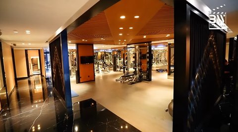 13 Potret Rumah Super Mewah Bak Istana Manoj Punjabi, Setiap Sudutnya Bikin Melongo - Ada Gym Sampai Salon Pribadi