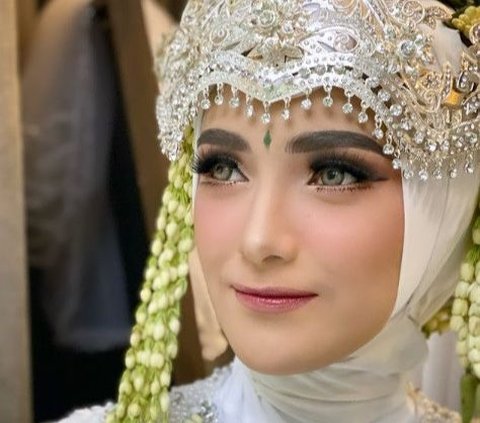 10 Potret Cantik Nadya Mustika di Momen Pernikahan dengan Iqbal Rosadi, Penampilannya Bikin Pangling