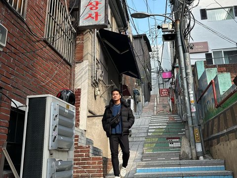 10 Momen Keseruan Boy William Jalan-jalan di Korea Selatan, Datangi Gedung YG Entertainment Berharap Bertemu Baemon