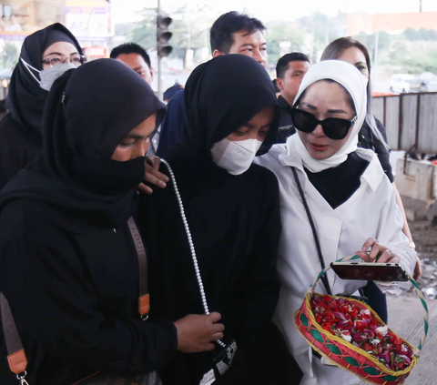 Sejarah warna hitam sebagai simbol kematian juga memiliki akar di Jerman. Dewi malam Nótt dikisahkan melintasi langit dengan kereta yang ditarik oleh kuda hitam.