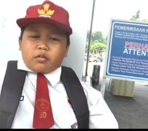 Anti Arrogant! This Kid Goes Abroad Every Day to Go to School