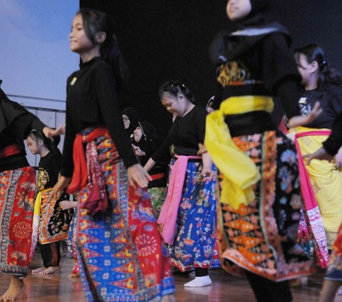 FOTO: Semangat Anak Difabel Ikut Latihan Menari 'Kasih Menembus Batas' Bersama Belantara Budaya Indonesia