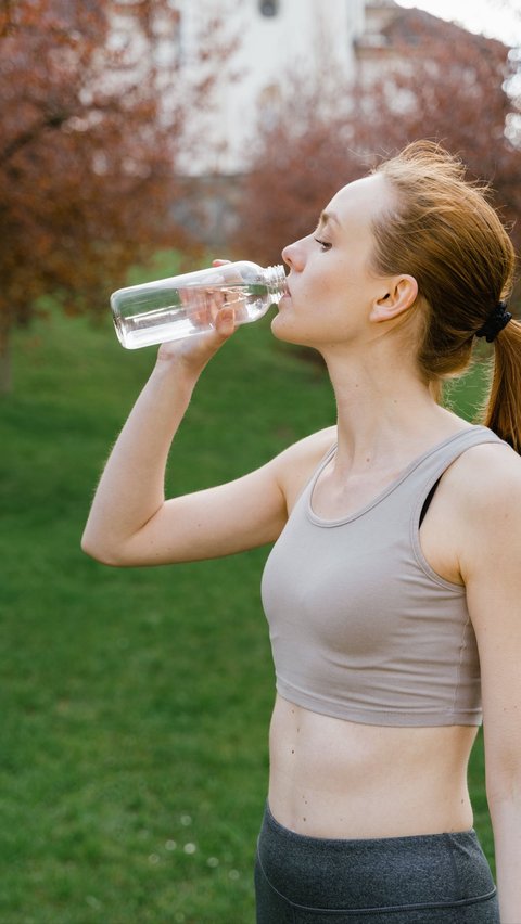 5 Manfaat Minum Air Putih Dingin Setelah Berolahraga, Bisa Bakar Kalori!