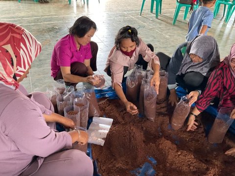 Cegah Stunting di Pedalaman Kutai Timur dengan Budi Daya Jamur