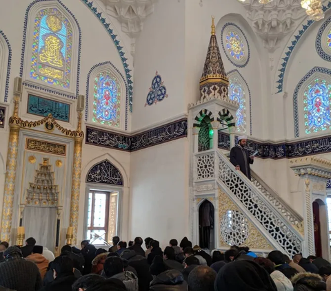 10 Potret Tokyo Camii, Masjid Terbesar di Tokyo yang Jadi Tempat Menikah Syahrini dan Maia Estianty