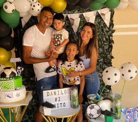 Sisi Lain Gilbert Alvarez Penyerang Baru Arema FC, Suami dan Ayah yang Romantis Banget