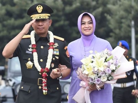 Pesona Evi Sophia Istri Panglima TNI Dampingi Suami, Aura Kecantikannya Begitu Terpancar