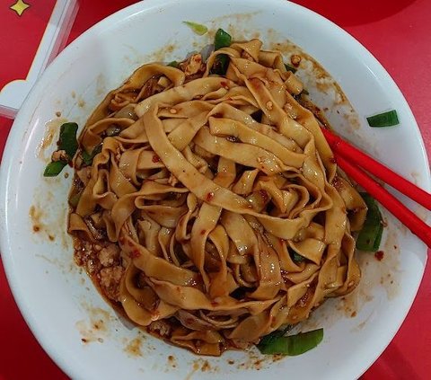 Sensasi Makan Siang ala Singapura di Solo, Mi Pedas Jadi Menu Terfavorit