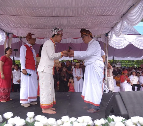 Gibran Terima Gelar Lasok Pindan di Tana Toraja, Ini Maknanya