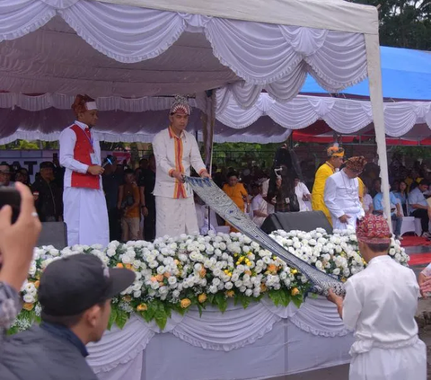 Gibran Terima Gelar Lasok Pindan di Tana Toraja, Ini Maknanya