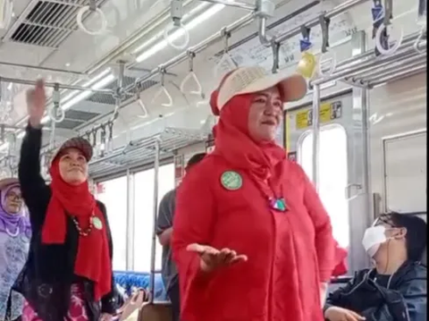 Viral! Emak-Emak Fashion Show on Commuter Train Like Models, Took a Video But Forgot to Record