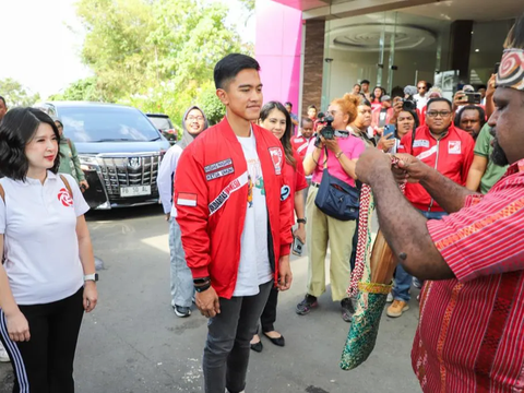 Kaesang Berikan Kiat Kewirausahaan ke Anak Muda di Sentani