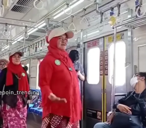 Viral! Emak-Emak Fashion Show on Commuter Train Like Models, Took a Video But Forgot to Record