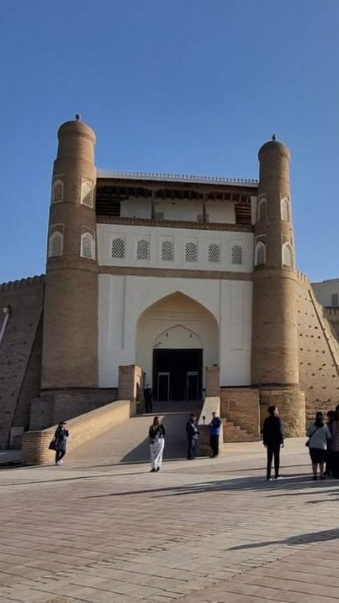 See the Portrait of Ark Fortress, Beautiful Fortress Primadona Tourism in Bukhara, Uzbekistan.