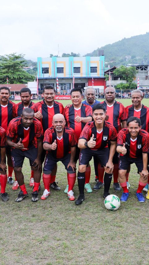 Potret Kaesang Main Bola Bareng Jagoan Persipura hingga Kepincut Berinvestasi<br>