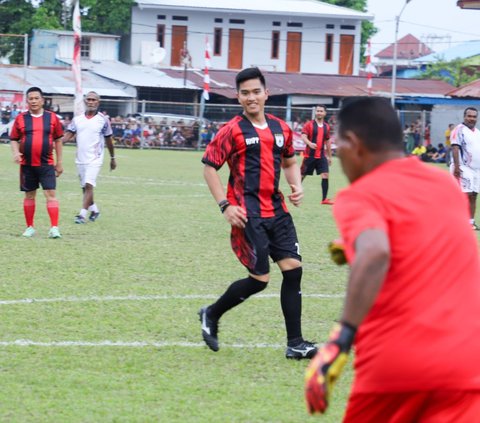 Kaesang bermain sepanjang pertandingan. Putru bungsu Presiden Joko Widodo (Jokowi) ini juga berhasil mencetak gol dalam pertandingan ini.<br>