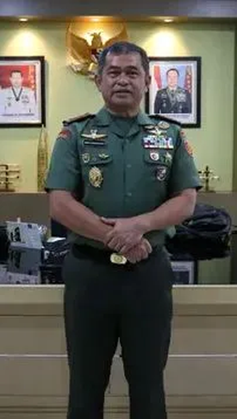 Foto lawas Letnan Jenderal (Letjen) TNI Maruli Simanjuntak saat masih perwira muda, beredar luas di media sosial. <br>