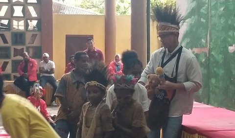 Setiba di Panti Asuhan Kerahiman, pembawa acara dalam kegiatan tersebut menanyakan kepada anak-anak di panti asuhan tentang siapa Kaesang.<br>