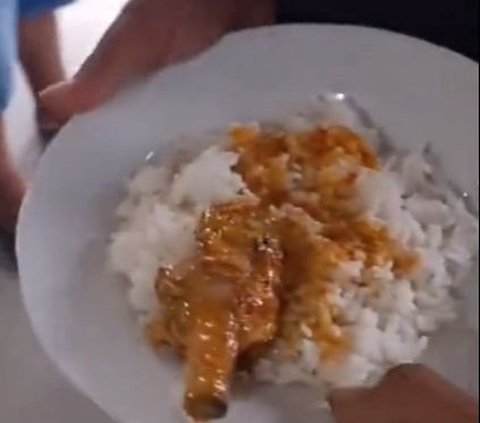 Pria Pesan Nasi Gulai Ayam Malah Dapat Lengkuas di Warung Makan Ini Viral, Bikin Ngakak