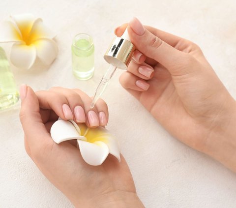 Stop Cutting Cuticles, Find Out How to Take Care of Them