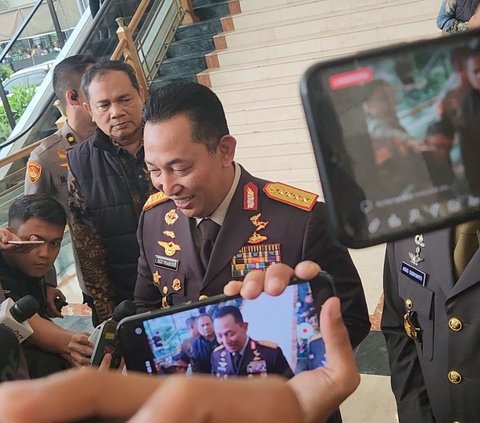 Gestur Tubuh dan Mimik Wajah Kapolri Jenderal Sigit saat Ditanya Tersangka Lain Kasus Firli