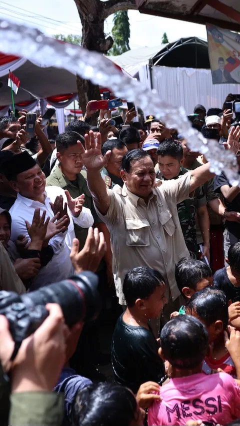 Strategi Relawan Prabowo Cari Simpati Warga Karawang 