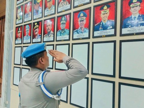 Nostalgia Irjen Hendro Pernah Jadi Kapolrestabes Bandung, Provos Beri Hormat Depan Fotonya