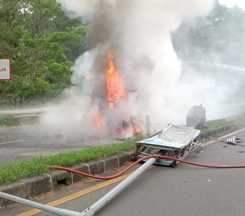 “Pengemudi luka-luka. Kalau arus lalu lintas Macet tadi sekitar 30 menit arah masuk tol. Tangerang arah Jakarta,” tegas Imam.