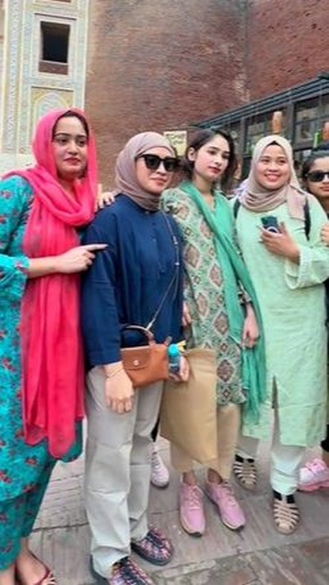 Berasa Jadi Artis Orang Indonesia Jalan-jalan Ke Pakistan Warga Lokal Antri Minta Foto Bersama