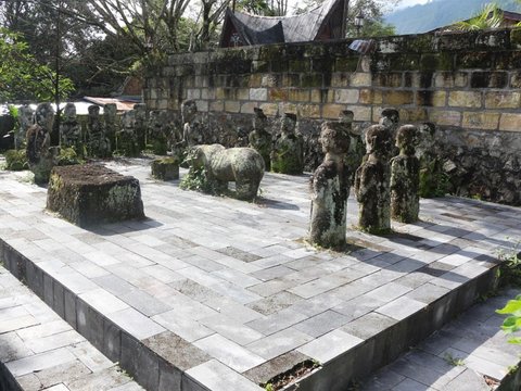 Menelusuri Sarkofagus Tomok, Peninggalan Megalitik di Makam Raja Sidabutar Samosir
