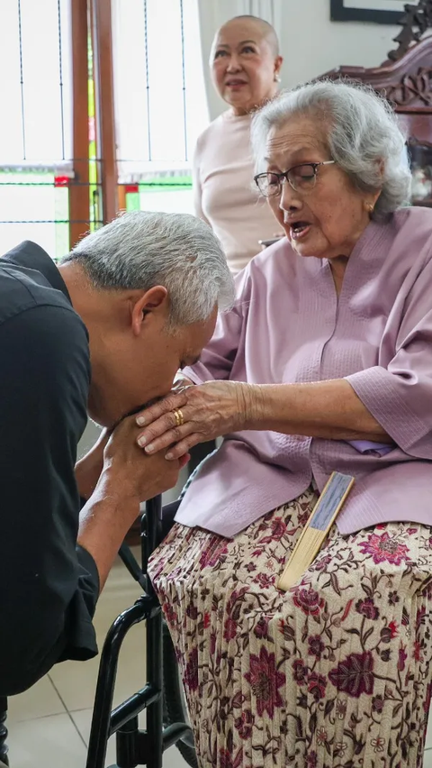 FOTO: Momen Silaturahmi dan Pesan Menyentuh Istri Mantan Kapolri Hoegeng untuk Ganjar