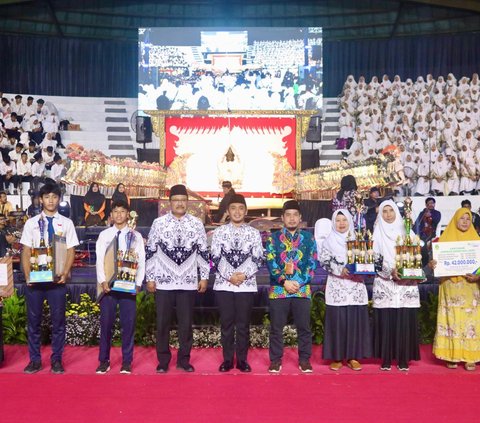 Pagelaran Wayang Warnai Meriahnya Gebyar Malam Puncak Hari Guru Nasional Kota Pasuruan