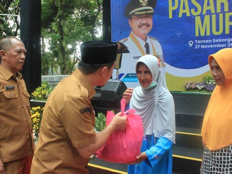 Tekan Harga Sembako Jelang Naru, Pemkot Pasuruan Gelar Pasar Murah Bagi Warga Kurang Mampu