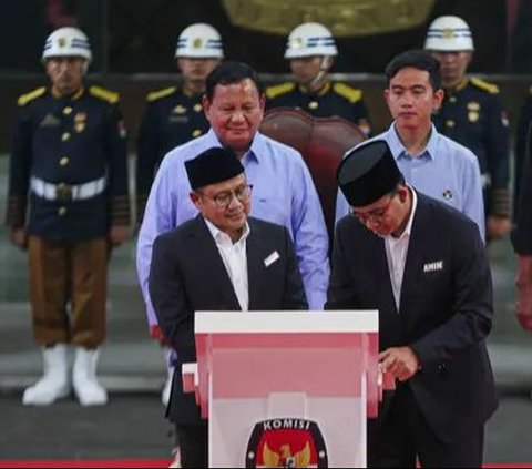 FOTO:  Ekspresi Tiga Pasangan Capres dan Cawapres RI Deklarasi Kampanye Pemilu Damai 2024 di Kantor KPU