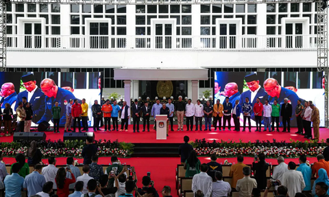 FOTO:  Ekspresi Tiga Pasangan Capres dan Cawapres RI Deklarasi Kampanye Pemilu Damai 2024 di Kantor KPU