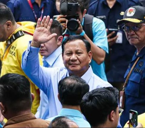 FOTO:  Ekspresi Tiga Pasangan Capres dan Cawapres RI Deklarasi Kampanye Pemilu Damai 2024 di Kantor KPU