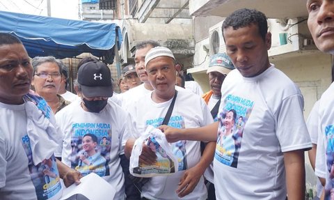 Relawan Mas Gibran Bagi-Bagi Sembako Serentak di Sumut, Sulbar dan Jateng