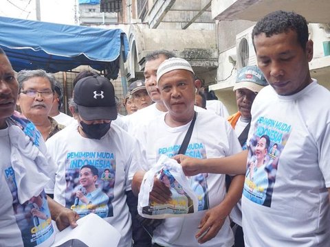 Relawan Mas Gibran Bagi-Bagi Sembako Serentak di Sumut, Sulbar dan Jateng