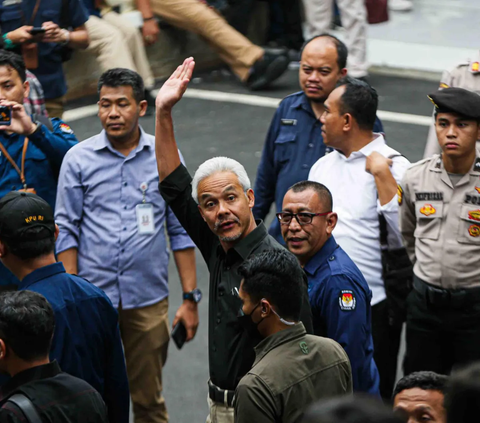 FOTO:  Ekspresi Tiga Pasangan Capres dan Cawapres RI Deklarasi Kampanye Pemilu Damai 2024 di Kantor KPU