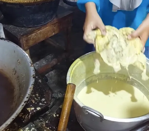 Sering Dihina Ibu Ini Miliki Amalan Buat Usaha, Kini Sukses Jualan Ayam Goreng Kremes 'Anak Semua Sudah Belikan Tanah'