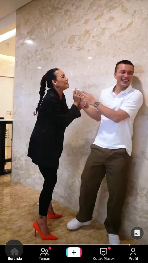 Ditanya Punya Pacar atau Enggak, Nicholas Saputra Langsung Kabur