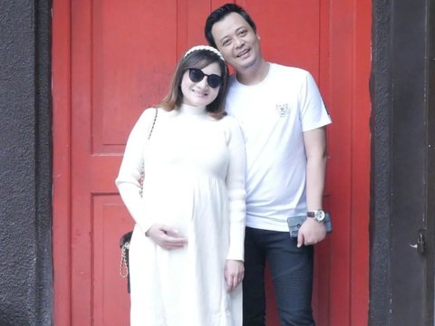 Mesra dengan Suami, Potret Terbaru Kiki Amalia Pamer Baby Bump, Netizen 'Secakep Apa ya Bayinya Nanti'