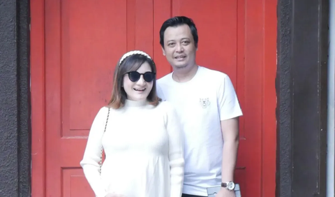 Wajah Kiki Amalia dan suami tak luput dari perhatian netizen. Keduanya dinilai memiliki wajah yang mirip.<br>