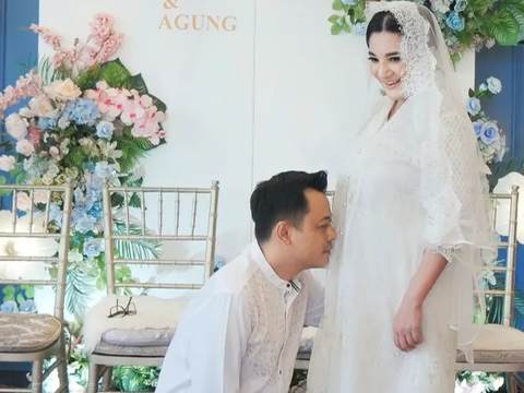 Mesra dengan Suami, Potret Terbaru Kiki Amalia Pamer Baby Bump, Netizen 'Secakep Apa ya Bayinya Nanti'