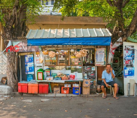 Let's Go Snacking at Roadside Stalls in Uzbekistan, Curious About What's Inside?