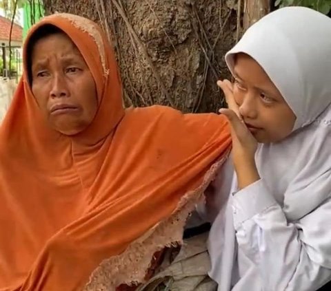 Aksi Anak SMP Bantu Ibunya Cari Rongsokan Usai Pulang Sekolah Ini Viral, Bikin Salut