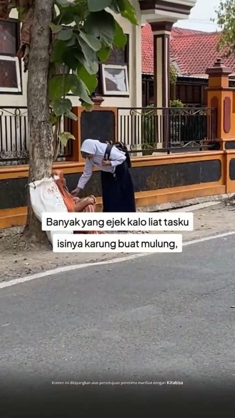 Aksi Anak SMP Bantu Ibunya Cari Rongsokan Usai Pulang Sekolah Ini Viral, Bikin Salut