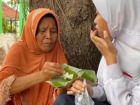 Aksi Anak SMP Bantu Ibunya Cari Rongsokan Usai Pulang Sekolah Ini Viral, Bikin Salut