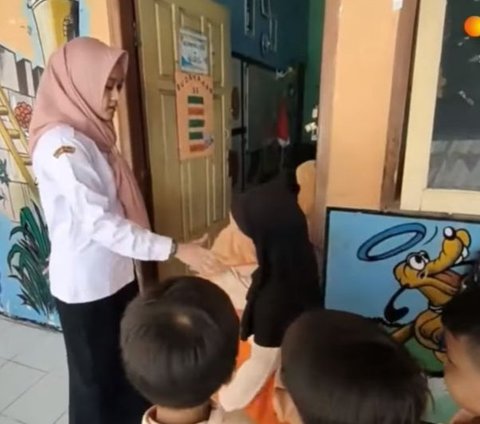 Hanya Digaji Kecil, Ini Kisah Inspiratif Guru TK di Rembang Cari Penghasilan Tambahan Sebagai Pemain Ketoprak