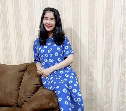 Jadi Istri Perwira Polisi, 8 Potret Kesehariaan Uut Permatasari Tampil Cantik Berdaster Sederhana di Rumah